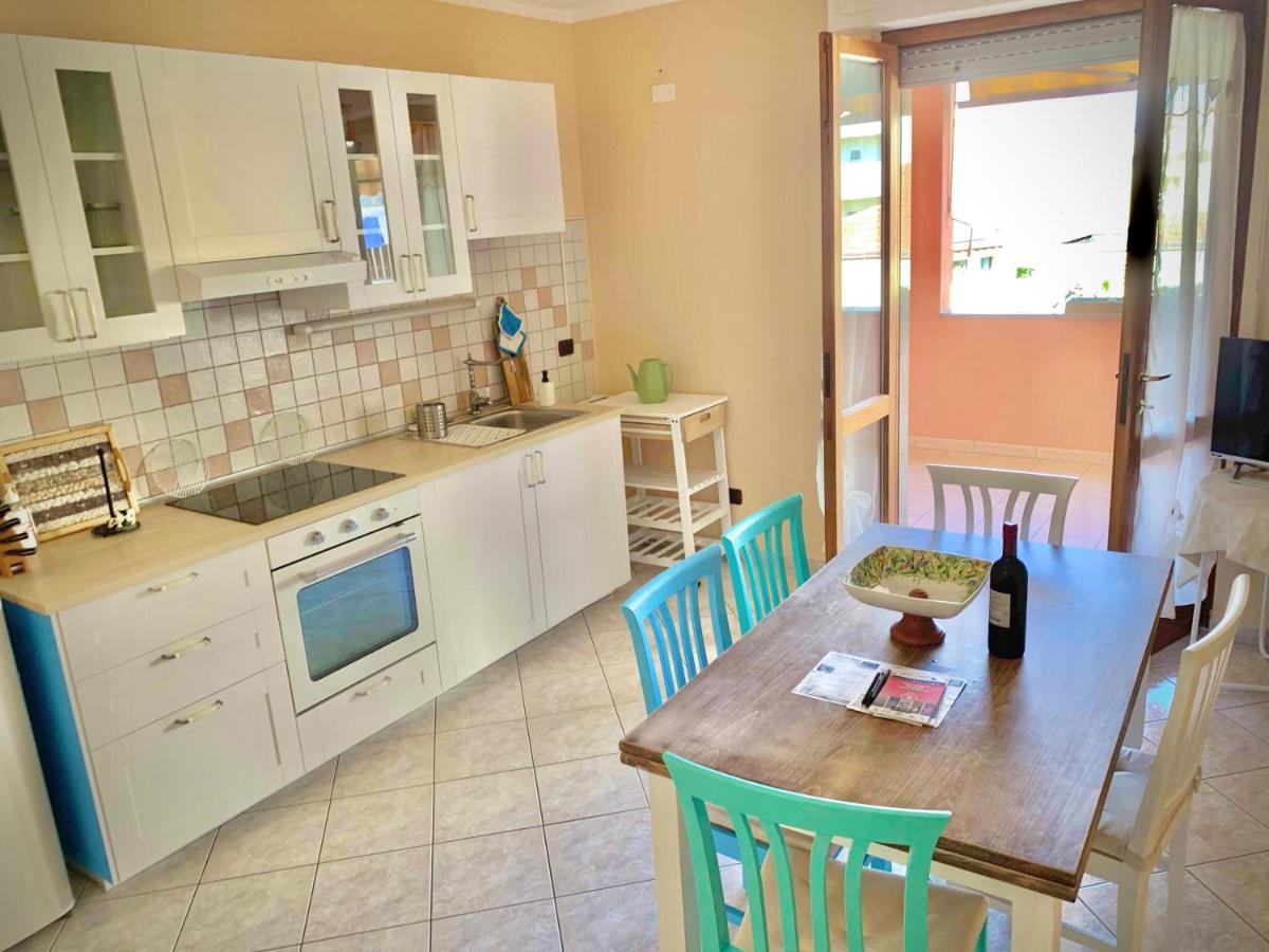 Cucina completa e luminosa